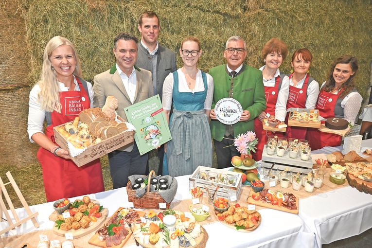 Sepp Schwaiger hatte das Ohr bei den Bäuerinnen und Bauern.jpg © Dürnberger, Mooslechner, Strobl Sepp Schwaiger hatte das Ohr bei den Bäuerinnen und Bauern.jpg © Dürnberger, Mooslechner, Strobl