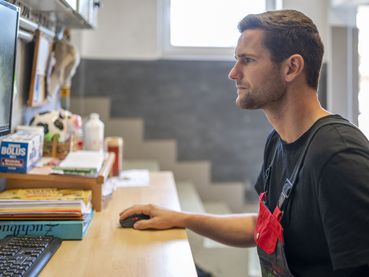 Bueroarbeiten_agrarfoto.jpg © agrarfoto