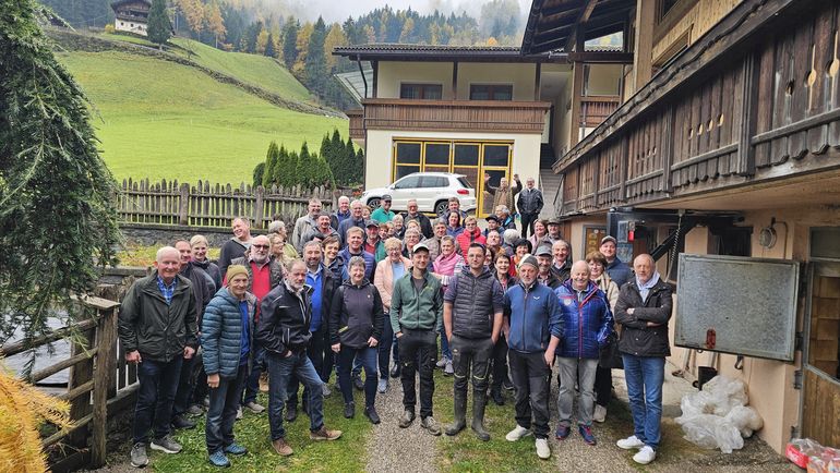 Gruppenfoto Angererhof.jpg © caRINDthia