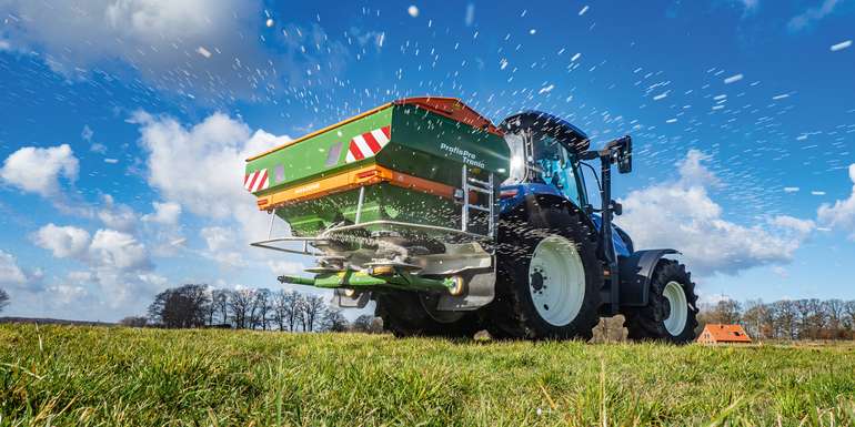 Die EU importiert die Hälfte seiner Düngemittel. Ab Jänner werden darauf CO2-Zölle erhoben, auf russischen Dünger kommen Strafzölle oben drauf.jpg © Amazone