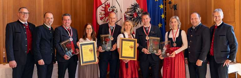 Tiroler Schnapsprämierung 2025: Landessieger.jpg © Die Fotografen