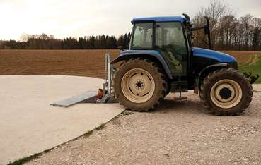 Einarbeitung von Wirtschaftsdünger am Acker.jpg © ÖKL, Dieter Kreuzhuber