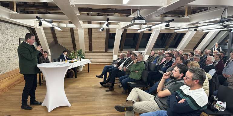 Veranstaltungsreihe Standort-Dialog: Im Fokus standen in Mariahof (Murau) Informationen aus erster Hand sowie Zukunftsthemen in der Nutztierhaltung und im Pflanzenbau.jpg © Martin Rinner