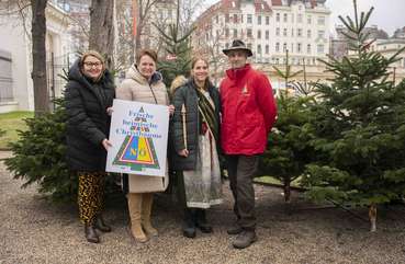Gruppenbild_Christbaumsaison 2025.jpg © www.weihnachtsbaum.at/dielechnerei