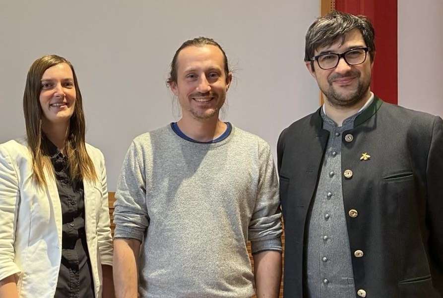 Foto Referenten Elisabeth Pfeifhofer Paul Siefert mit LV Obmann Patrik Grausberg_Quelle Grausberg_LV f Bienenzucht.jpg © Grausberg/LV f. Bienenzucht