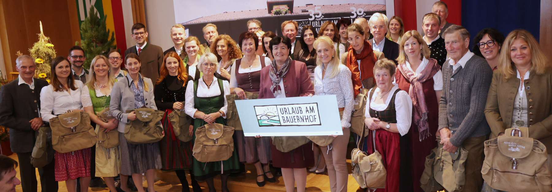 Foto 4_Ehrung bestehende Gründungsmitglieder von Urlaub am Bauernhof und Urlaub auf der Alm ©Wajand Dietmar.jpg © Dietmar Wajand