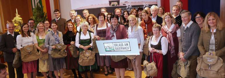 Foto 4_Ehrung bestehende Gründungsmitglieder von Urlaub am Bauernhof und Urlaub auf der Alm ©Wajand Dietmar.jpg © Dietmar Wajand