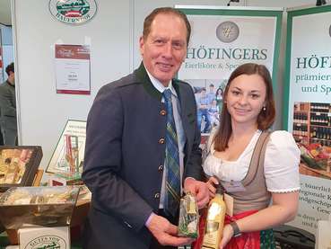 Josef Moosbrugger mit Julia Höfinger.jpg © LKÖ/Jung-Leithner