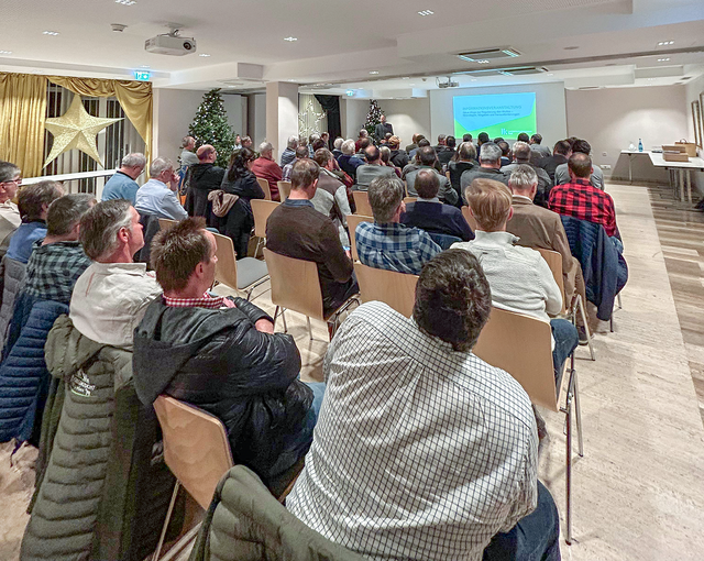 Publikum der Veranstaltung mit dem Titel  Neue Wege zur Regulierung des Wolfes  © Tiroler Almwirtschaftsverein