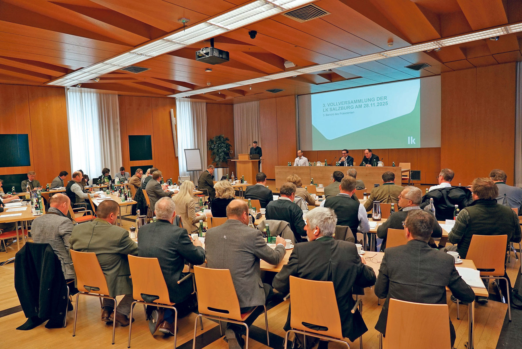 Vollversammlung  stimmt realistischem Budgetplan zu.jpg © Hatheier