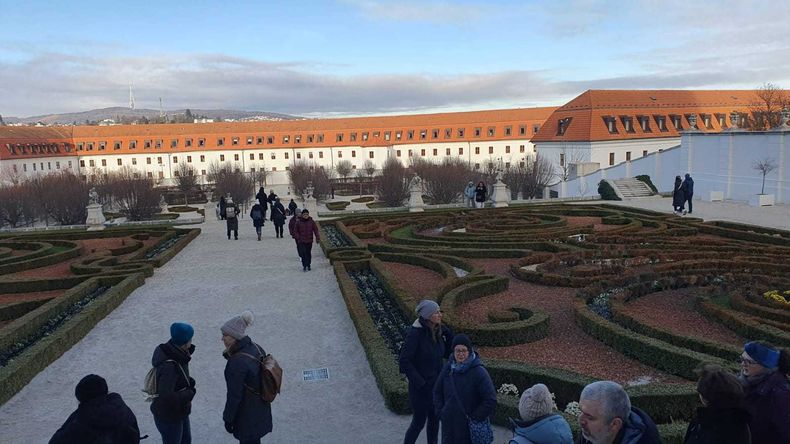 Burg Bratislava.jpg Burg Bratislava.jpg