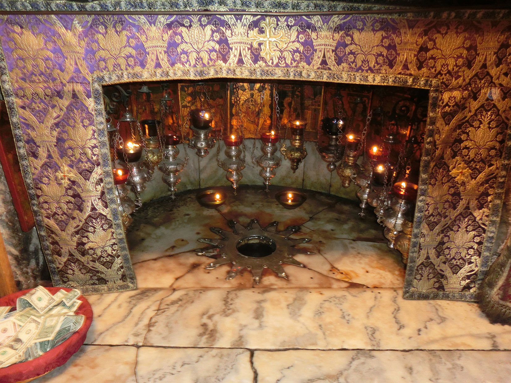 Geburtsgrotte Bethlehem.jpg © Archiv