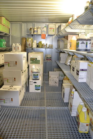 Regelmäßige Kontrolle des Pflanzenschutzmittellagers ist notwendig .jpg © LK OÖ/Köppl