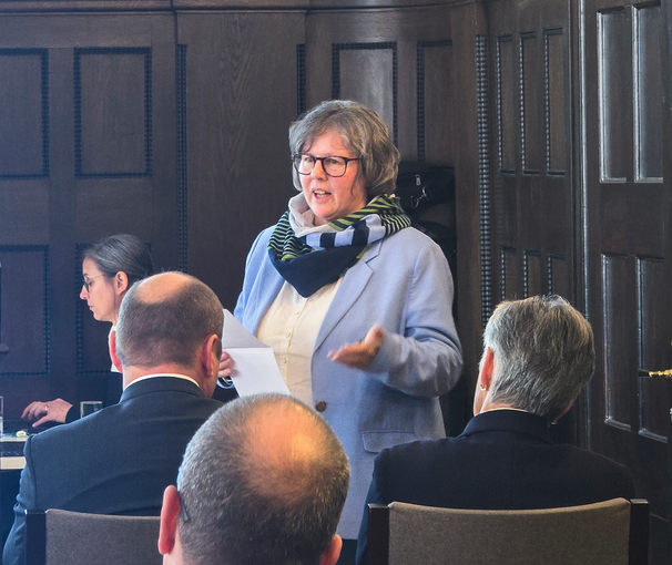 Kammerrätin Brigitte Amort bei ihrem Vortrag © LK Tirol