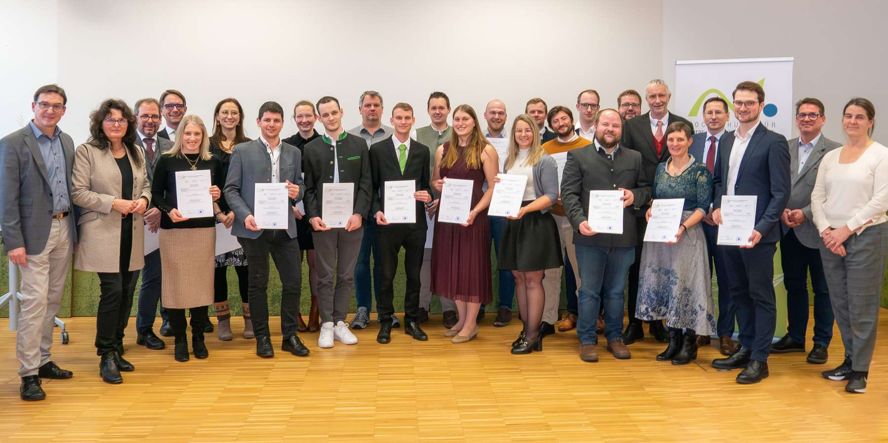 Gruppenfoto_Zertifikatsverleihung_HSL_2025.jpg © Hochschule für Agrar- und Umweltpädagogik