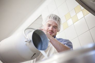 Milchverarbeitung5.jpg © Natmessnig