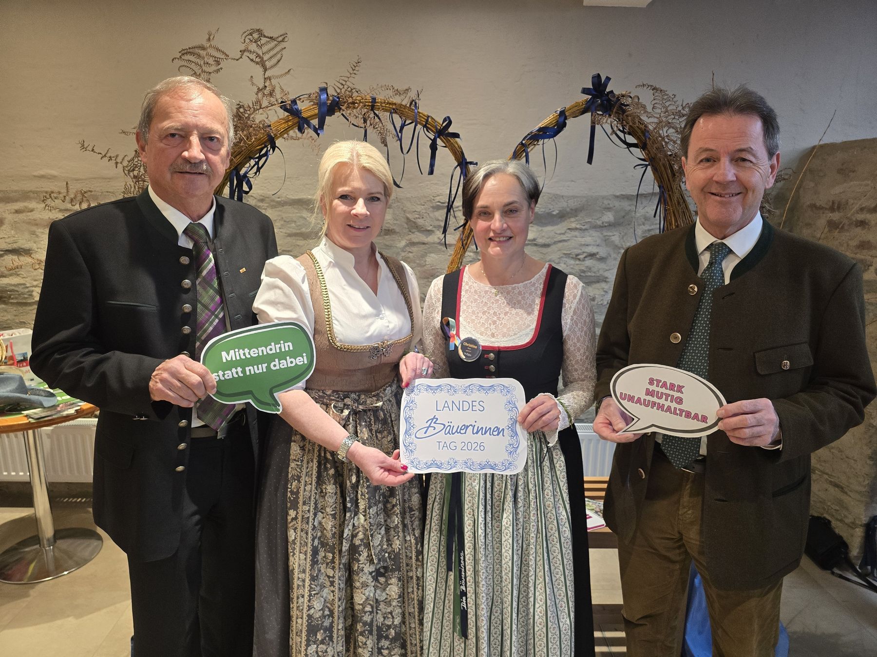 Landesbäuerinnen.jpg © LKBgld_Tesch-Wessely
