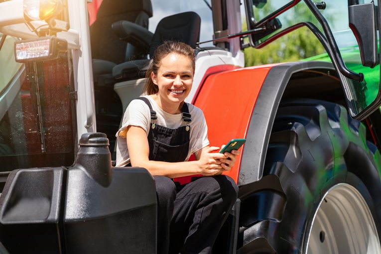 Junglandwirtin.jpg © stock.adobe.com