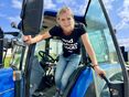 Frau auf Traktor © LK Steiermark/Dunst