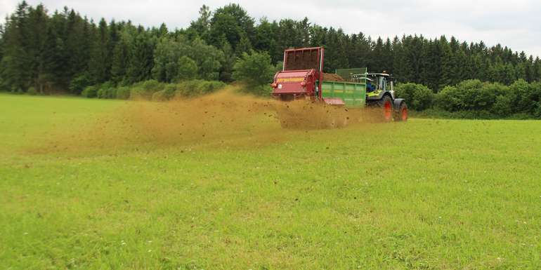 Grünlanddüngung.jpg © LK OÖ/Fritscher