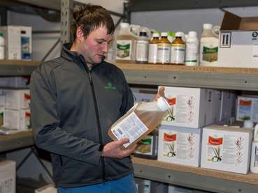 Spritzmittel@agrarfoto.com.jpg © agrarfoto