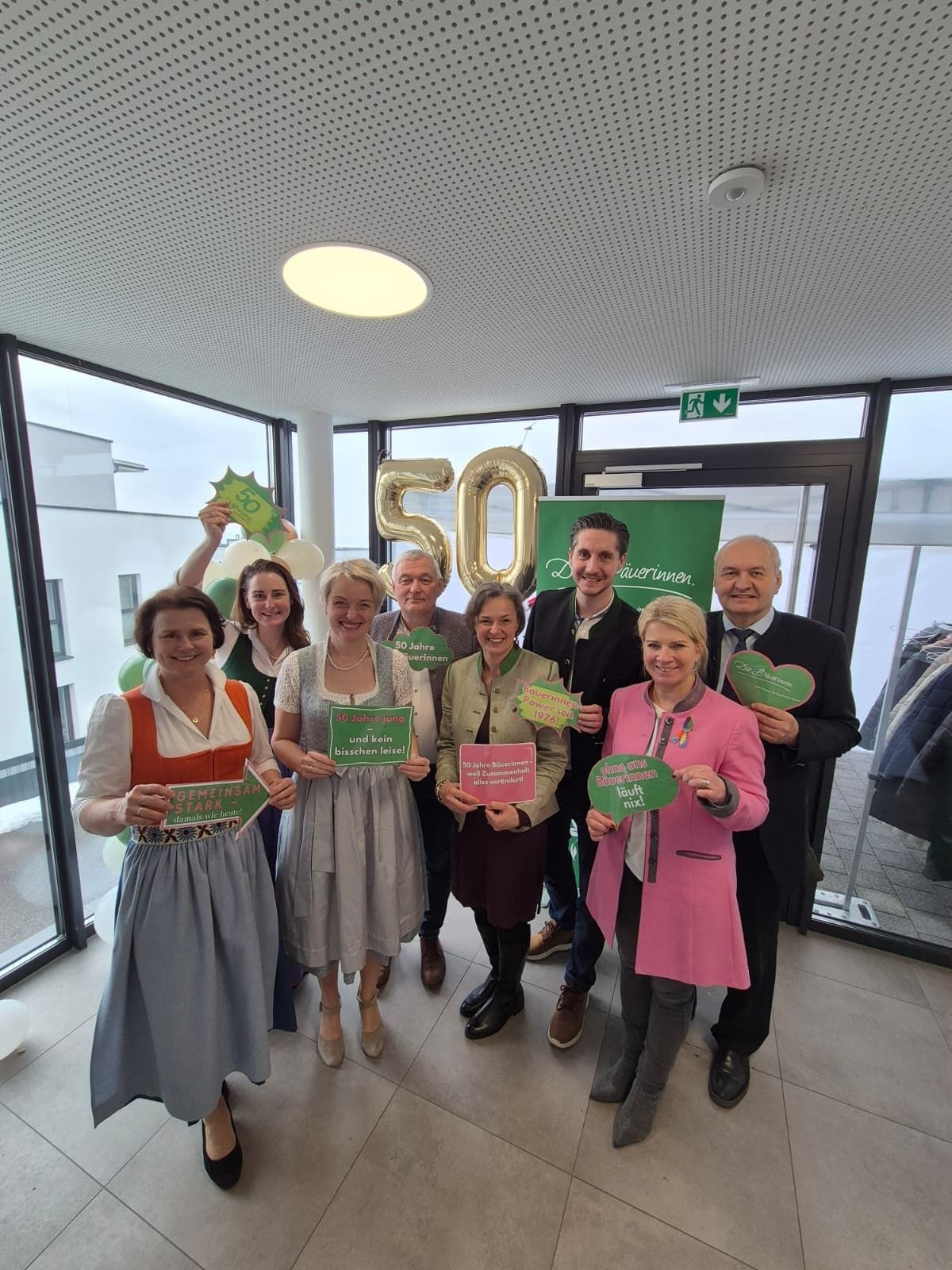 Gebietsbäuerin Karin Metz mit Ehrengästen.jpg © Die Bäuerinnen_Karin Volpini