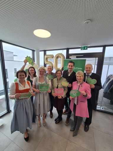 Gebietsbäuerin Karin Metz mit Ehrengästen.jpg © Die Bäuerinnen_Karin Volpini