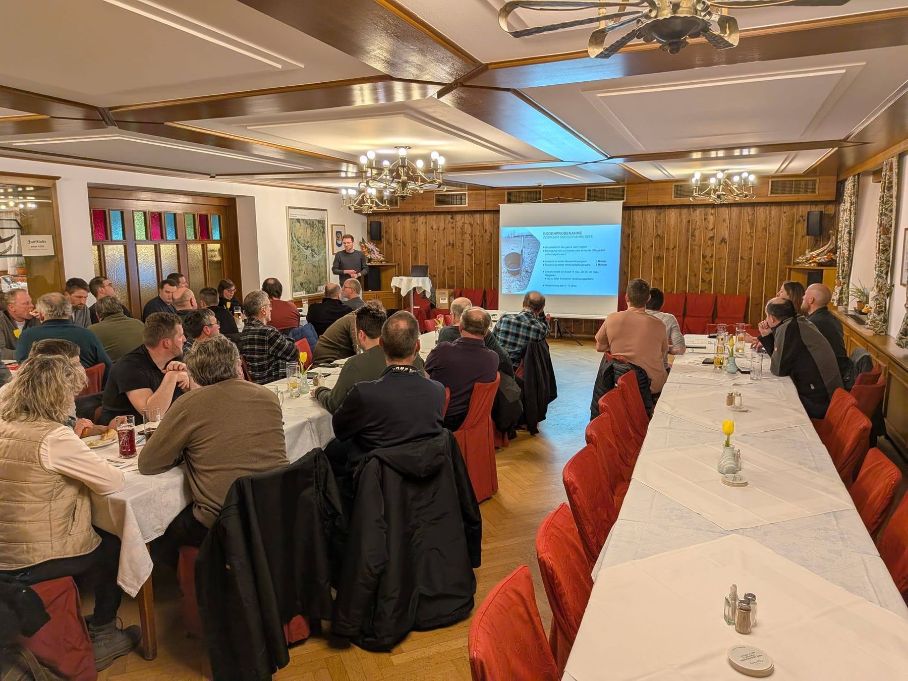 Es gab Vorträge zu Bodenproben und deren Nutzen sowie zur Erstellung eines betriebsbezogenen Gewässerschutzkonzeptes. Danke für das rege Interesse! © BWSB