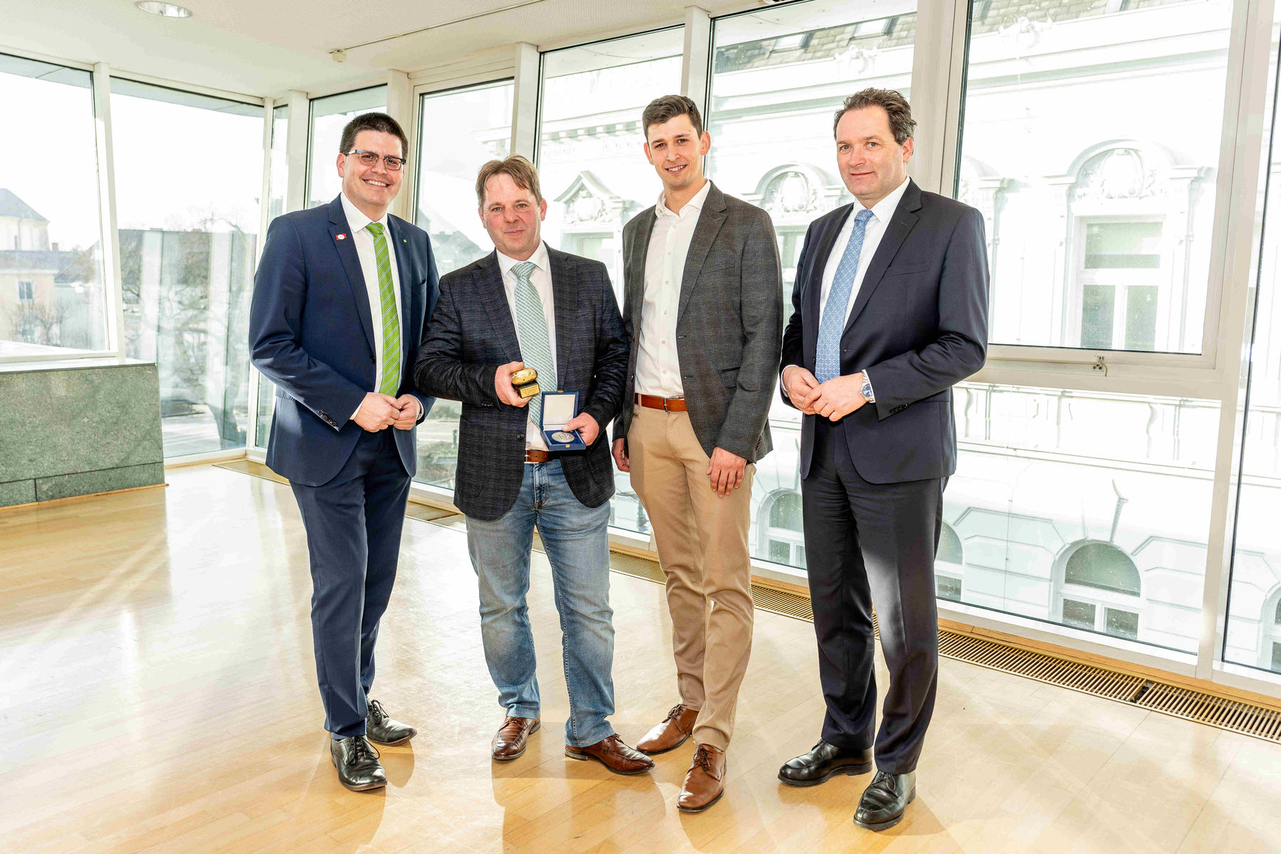 Foto 2_Obmannwechsel.jpg © Georg Pomaßl/AMA-Marketing