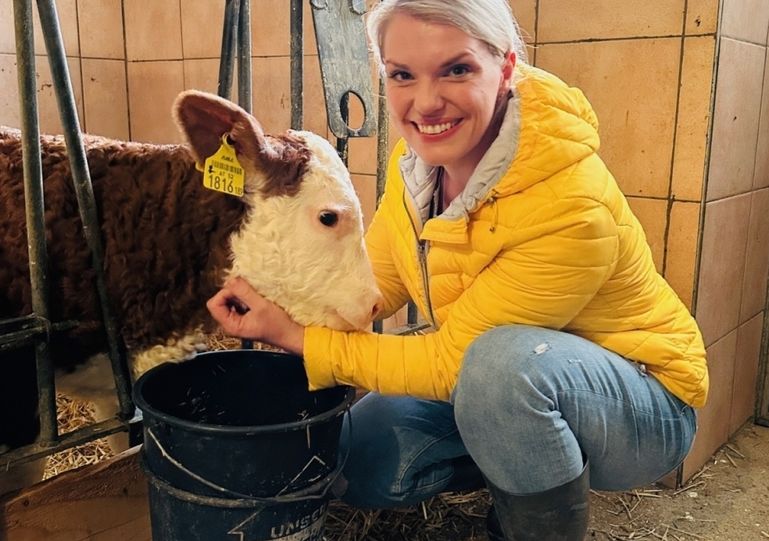 Bäuerin im Stall_Stephanie Kreuzer_Seewalchen_c_Tom Leitner_klein © Tom Leitner, Abdruck honorarfrei