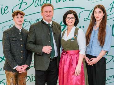 Landesbäuerin Ursula Reiter mit ihrer Familie © LK Steiermark/Fuchs
