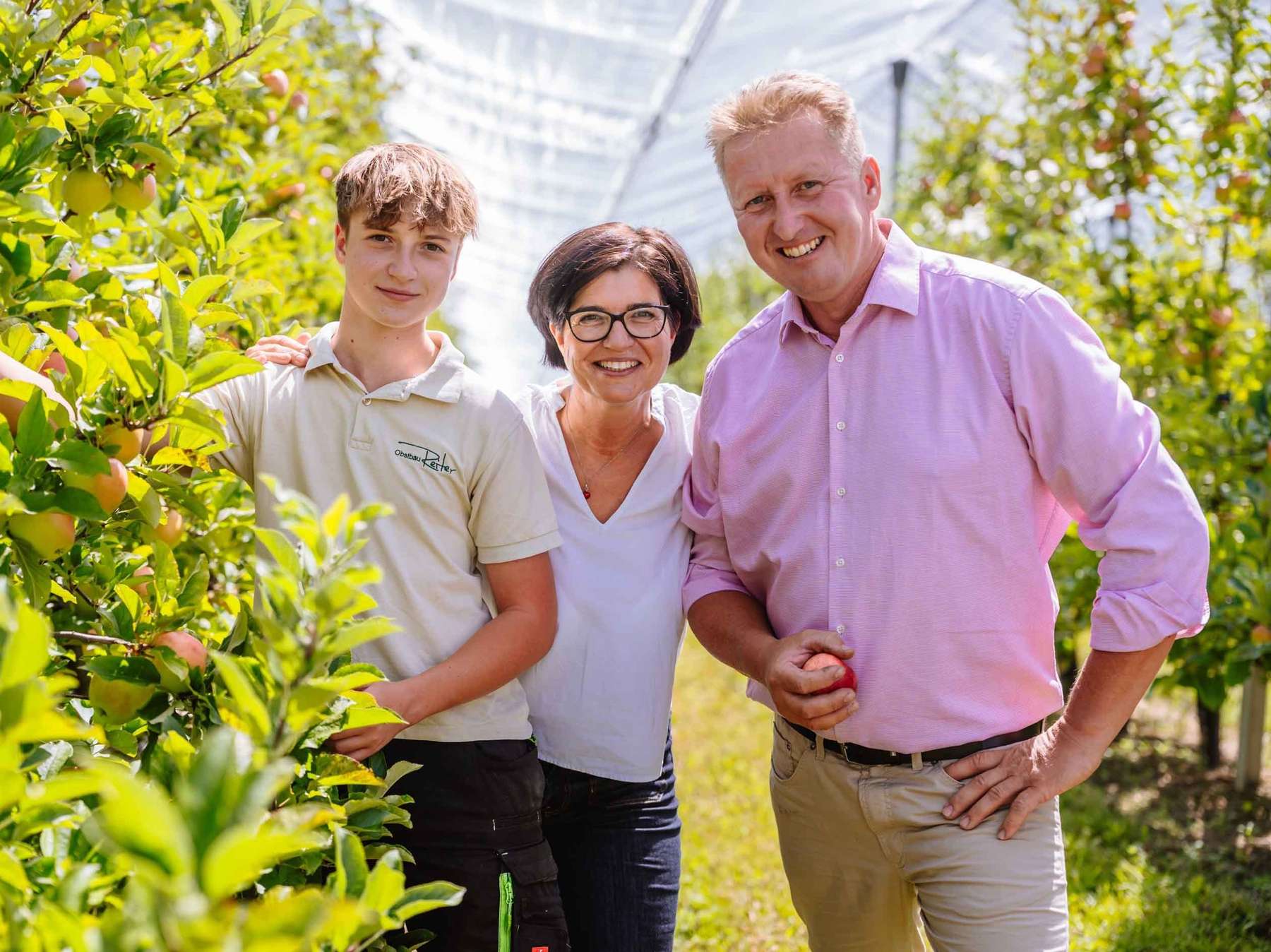 Landesbäuerin Ursula Reiter im Obstgarten © LK Steiermark/Fuchs
