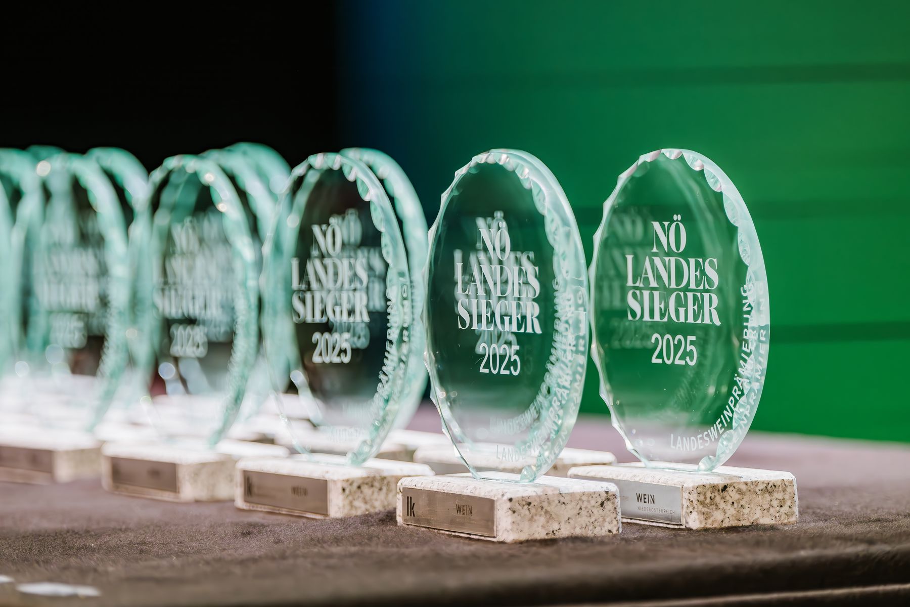 Landesweinprämierung 2025_Trophäen.jpg © LWmedia/Leonardo Ramirez