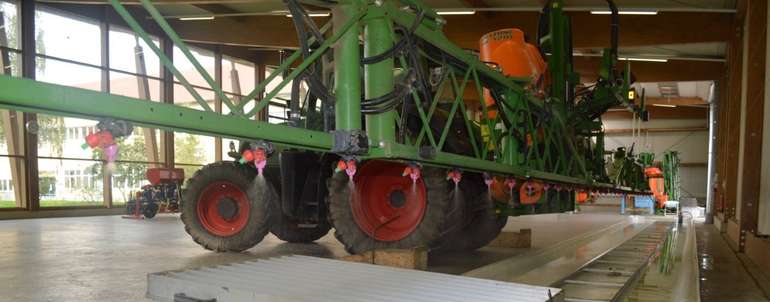 07 Bild 2 Kontrolle von Pflanzenschutzgeräten.jpg © Roman Hauer/LK Niederösterreich