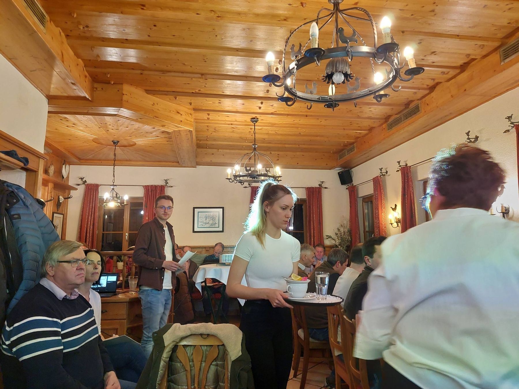 Volles Haus bei der Informationsveranstaltung "Fokusgebiet Hametwald-Droißingerwald" in Sierning mit den Kollegen des Landes OÖ und uns mit vielen aktuellen Untersuchungen und Auswertungen zum Gebiet und aktuellen Informationen. 91% der Ackerfläche nimmt am ÖPUL Vorbeugender Grundwasserschutz - Acker teil! Nitrat und Dimethachlor sind weiterhin im Fokus! Danke & Danke für den wertschätzenden Austausch und die vielen Informationen! © BWSB