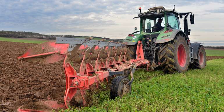 Pflügen © Adobe Stock