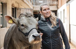 TBOBäuerinundKuh4_@Hörtnagl © Victoria Hörtnagl