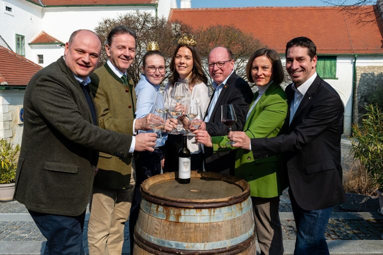 Funktionäre   Ehrengäste.jpg © Fertsak