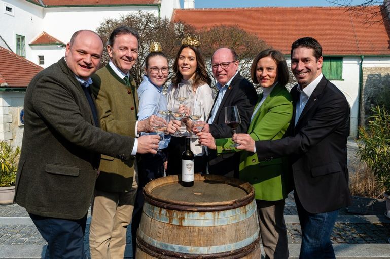 Funktionäre   Ehrengäste © Fertsak