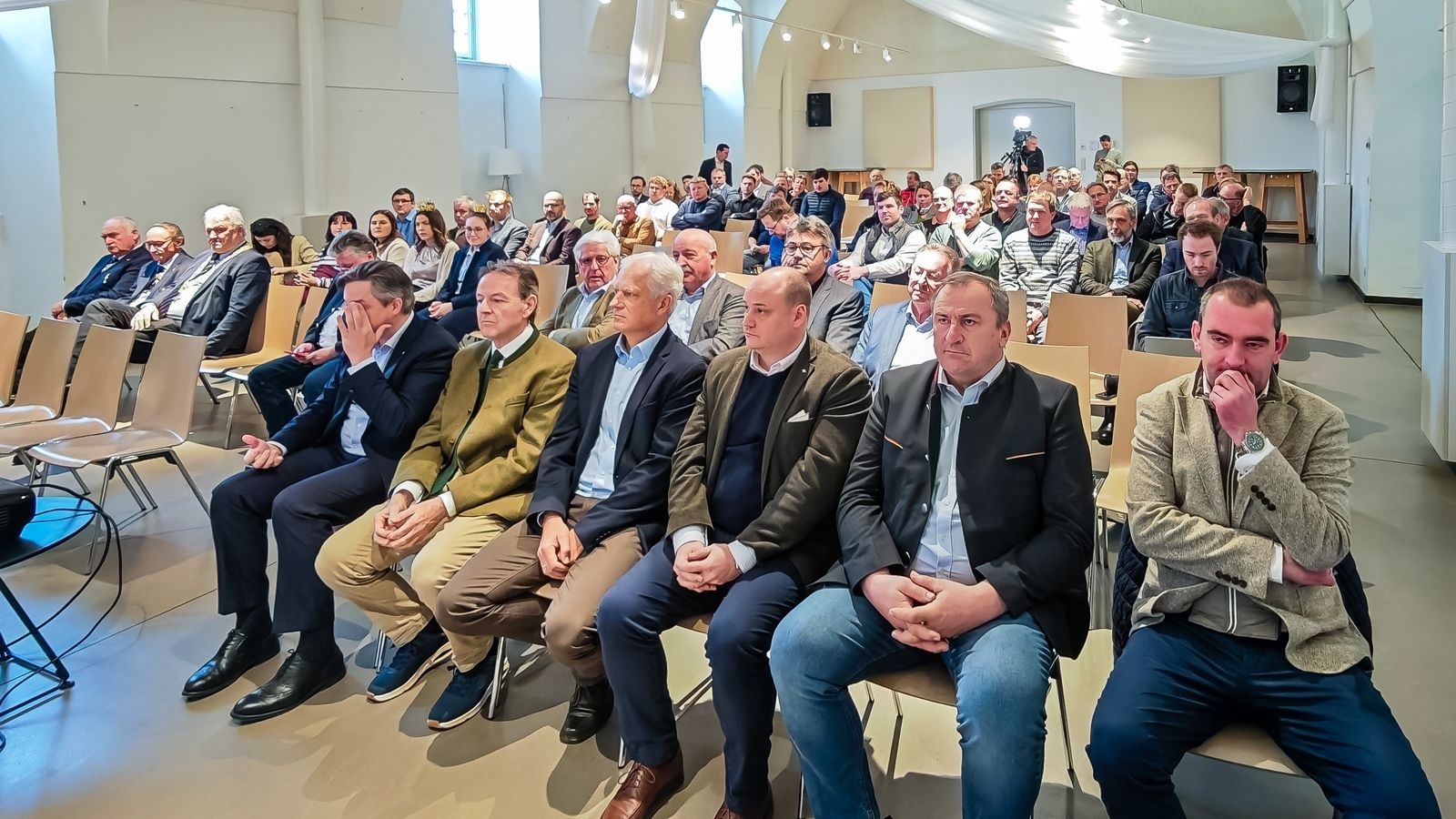 Volles Haus.jpg © Fertsak