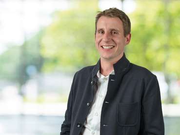 Robert Blum mit Hintergrund - Breitformat © FPÖ Vorarlberg (Mittel).jpg © FPÖ Vorarlberg