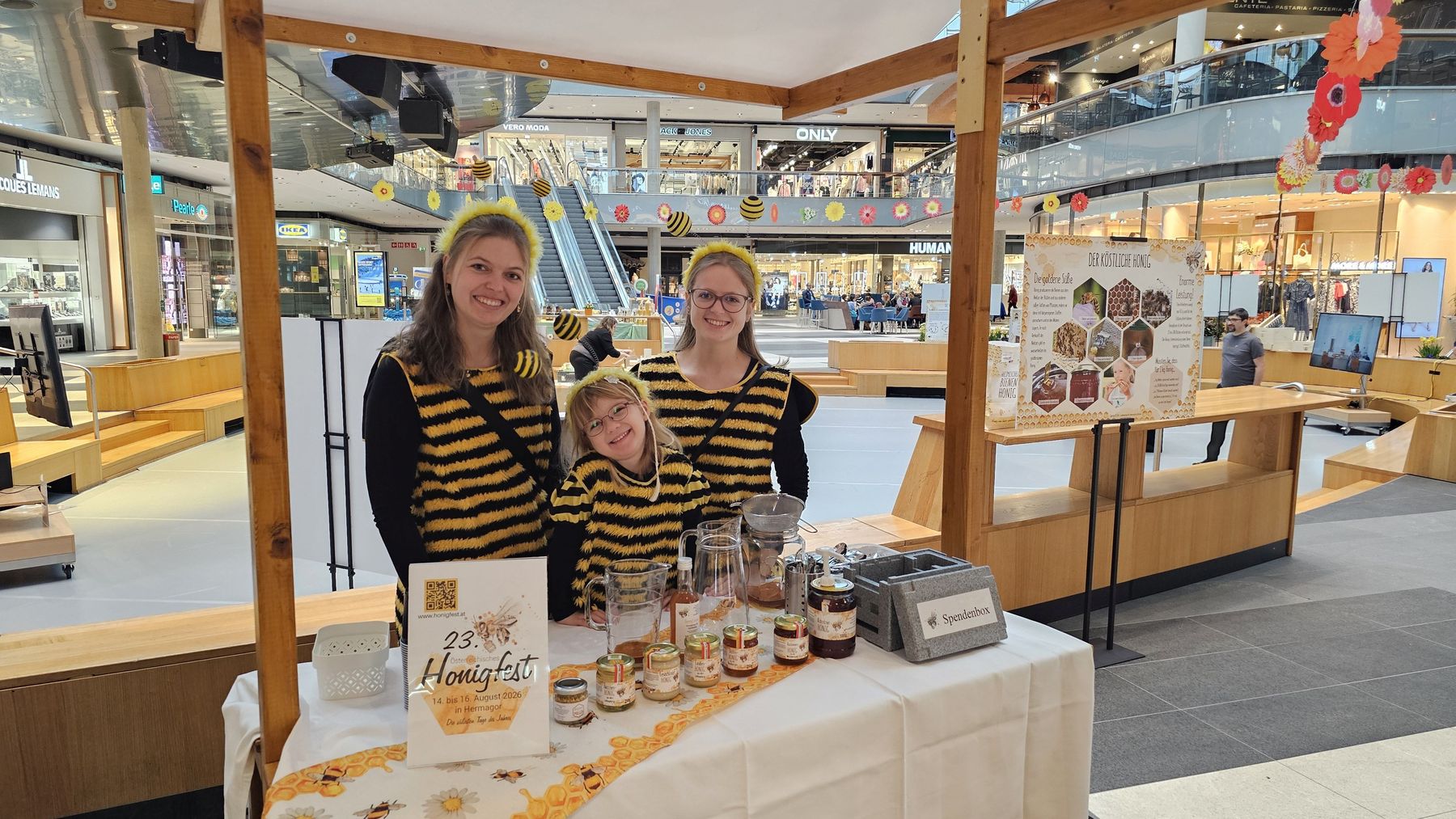 Kostümierte Bienen sorgten für Begeisterung.jpg © LVBK/ Peball