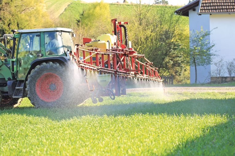 Pflanzenschutz.jpg © AdobeStock