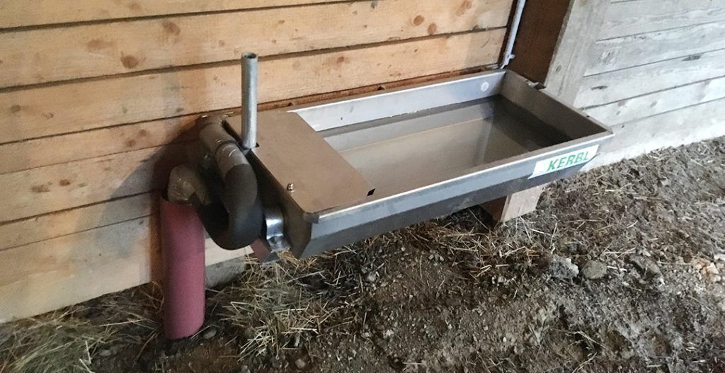 4 Schwimmertränke mit Ball.jpg © LK OÖ