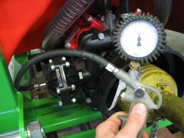 06 Bild 3_Bei starken Pulsationen sollte der Luftdruck im Druckausgleichsbehälter kontrolliert werden!_RomanHauer.jpg © Roman Hauer/LK Niederösterreich