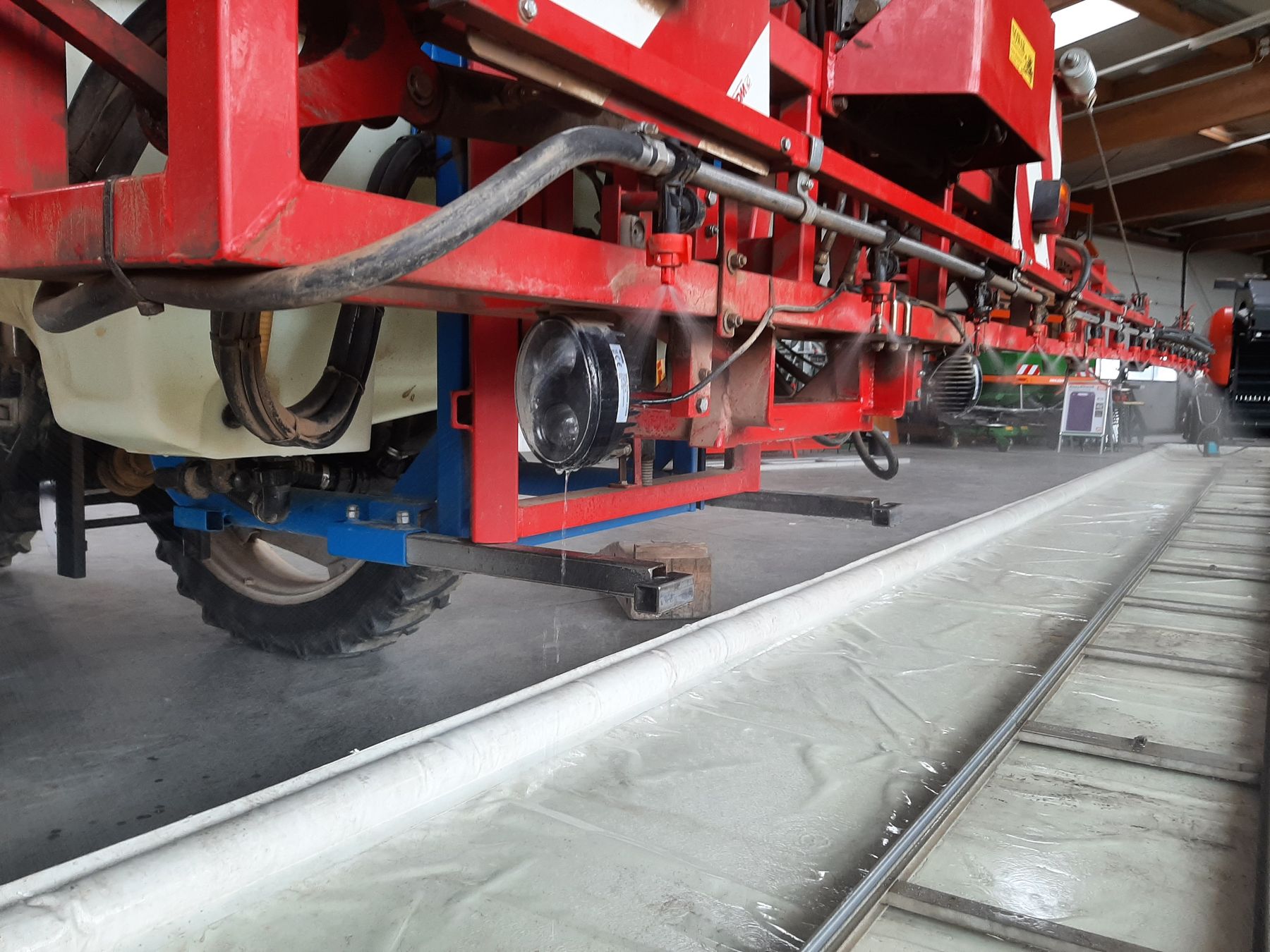 06 Bild 7_Treffen Doppelflachstrahldüsen auf Geräteile, dann können zugelassene Mischbestückungen mit einstrahligen Düsen Abhilfe schaffen!_RomanHauer.jpg © Roman Hauer/LK Niederösterreich