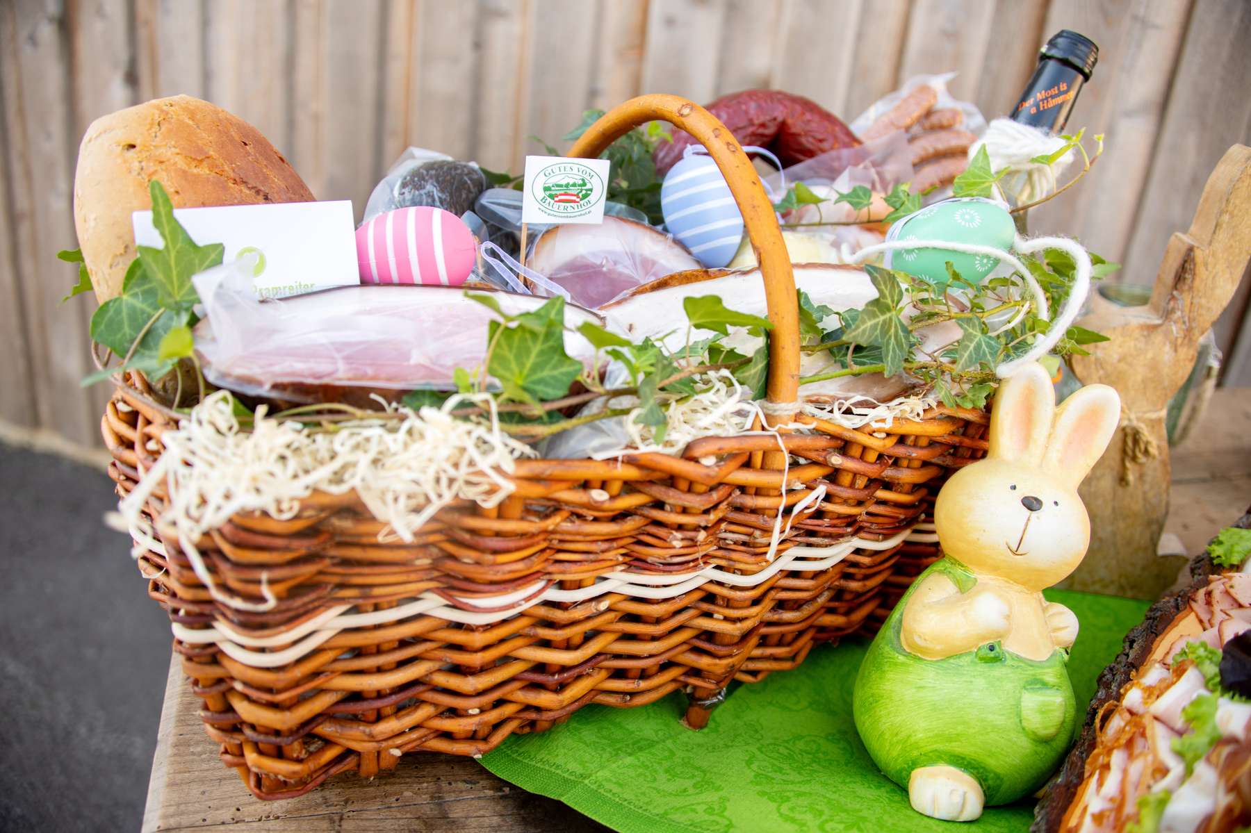 Osterkorb von Gutes vom Bauernhof.jpg © LVDV NÖ/dielechnerei