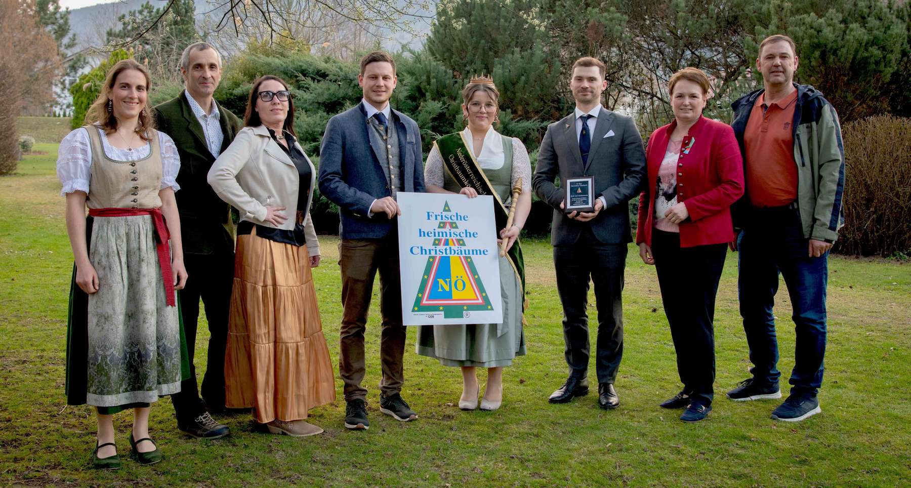 Gruppenbild_ARGE NÖ Christbaumbauern.jpg © dielechnerei/weihnachtsbaum.at
