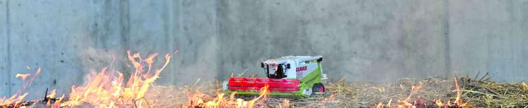 Feldbrand Mähdrescher.jpg © Imre Antal