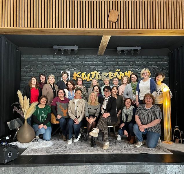 Gruppenfoto Viertels.Treff. MOV.jpg Gruppenfoto Viertels.Treff. MOV.jpg